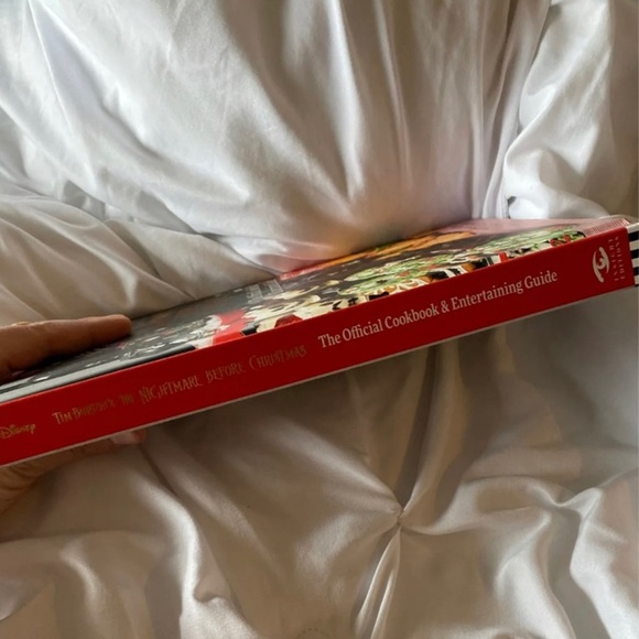 DISNEY TIM BURTONS THE NIGHTMARE BEFORE CHRISTMAS COOKBOOK - Picture 4 of 4